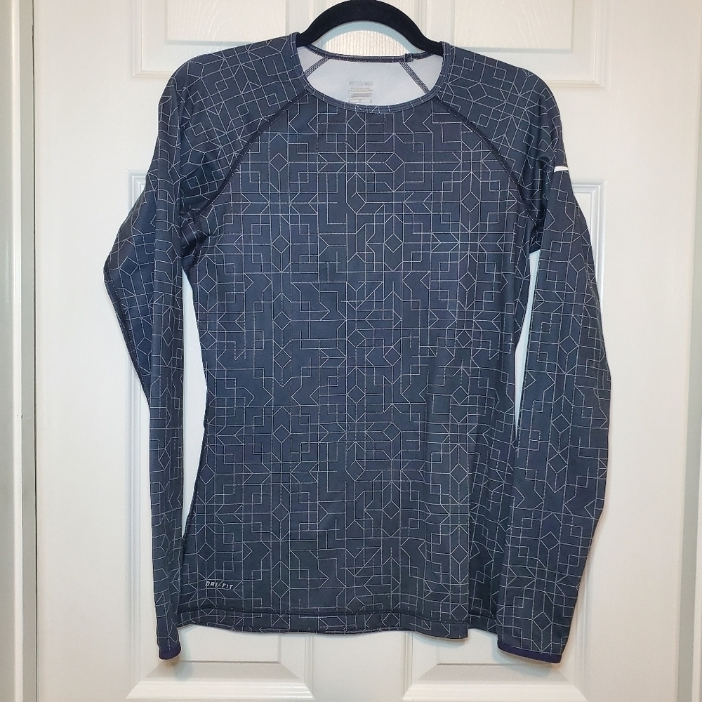 Women’s Nike Pro Long Sleeve Size M Geometric Design Fleece Lined